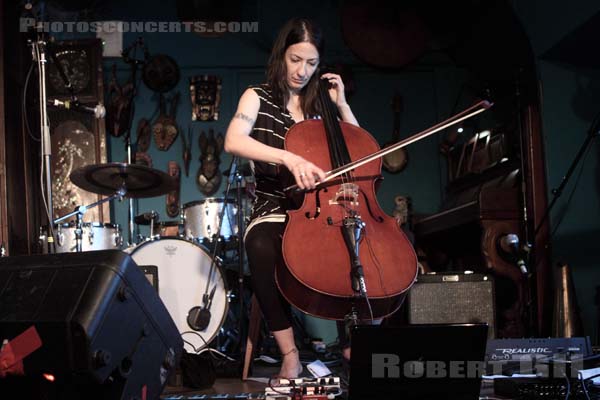 JULIA KENT - 2011-06-14 - PARIS - El Alamein - 